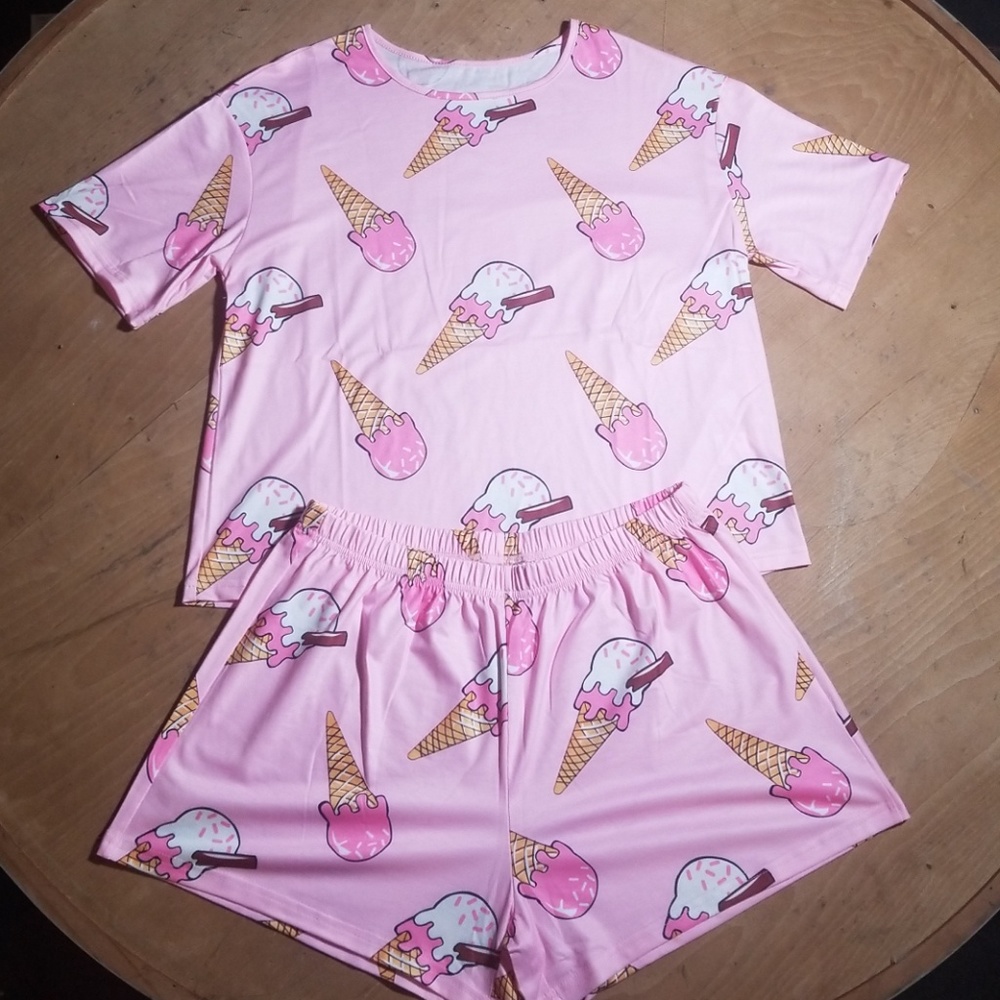 Icecream print tee and shorts pajama set 🆕️